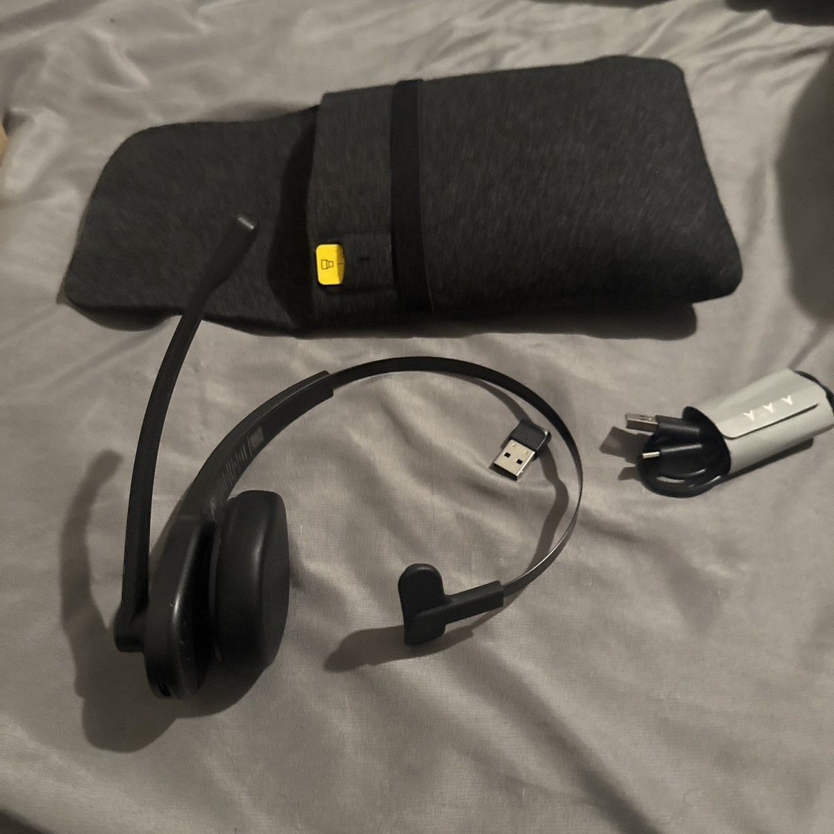 LEVN Wireless Bluetooth/USB Headset w/ Noise Canceling(no Original Box)
