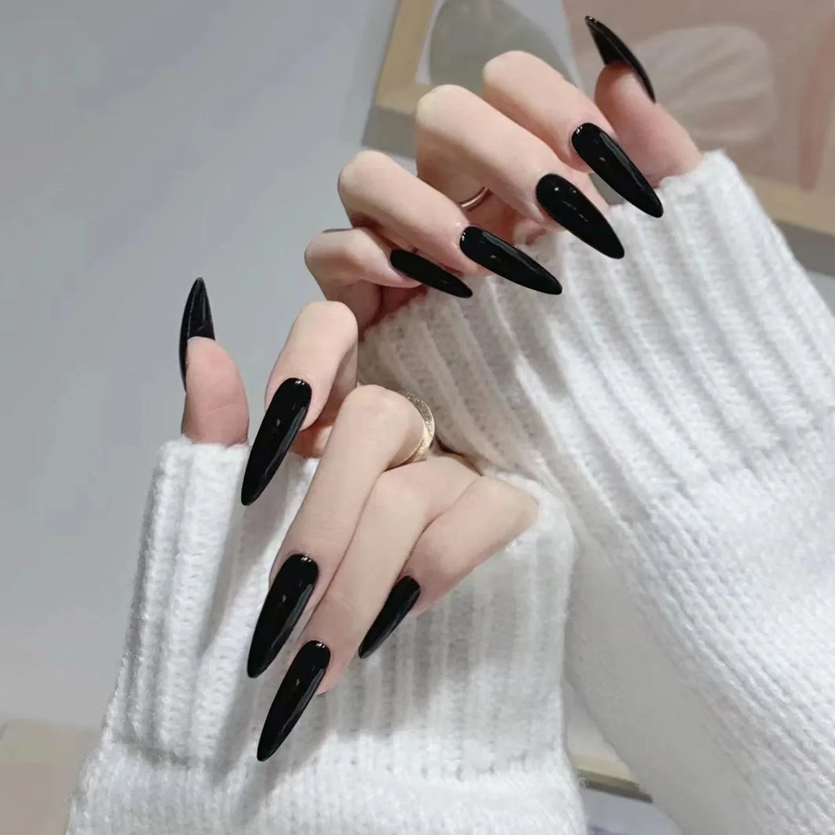 24pcs Black Fake Nails Art Pointed Head Black Resin Press On with Jelly Glue Natural Look for Fingernail DIY Decoration