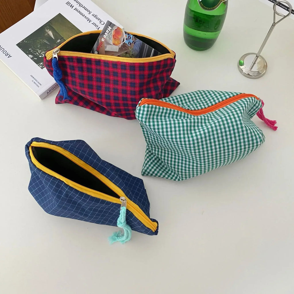 Large-Capacity Plaid Women's Makeup Bag Portable Ins Style Cosmetic Storage Organizer for Skincare Travel Essentials Daily Use