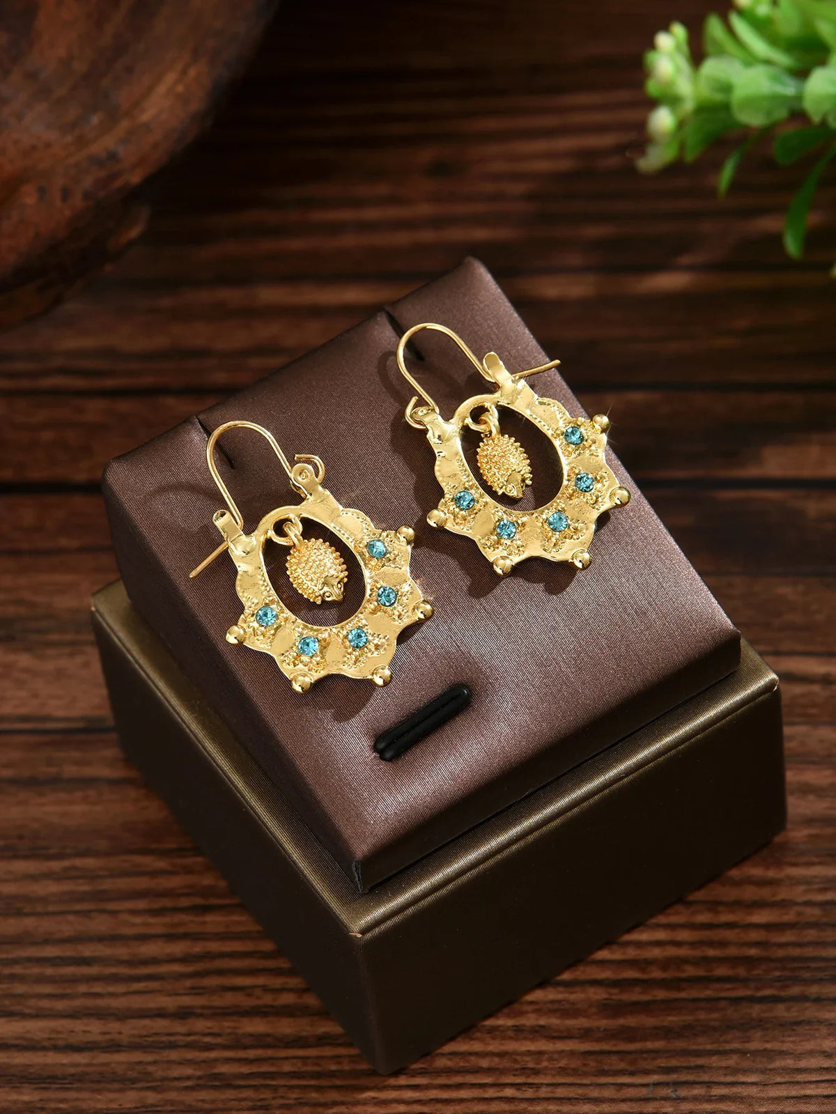 European And American Exaggerated Ear Ornaments, Gothic Punk Dark Style, Retro Dragon-Sleeved Ear Rings