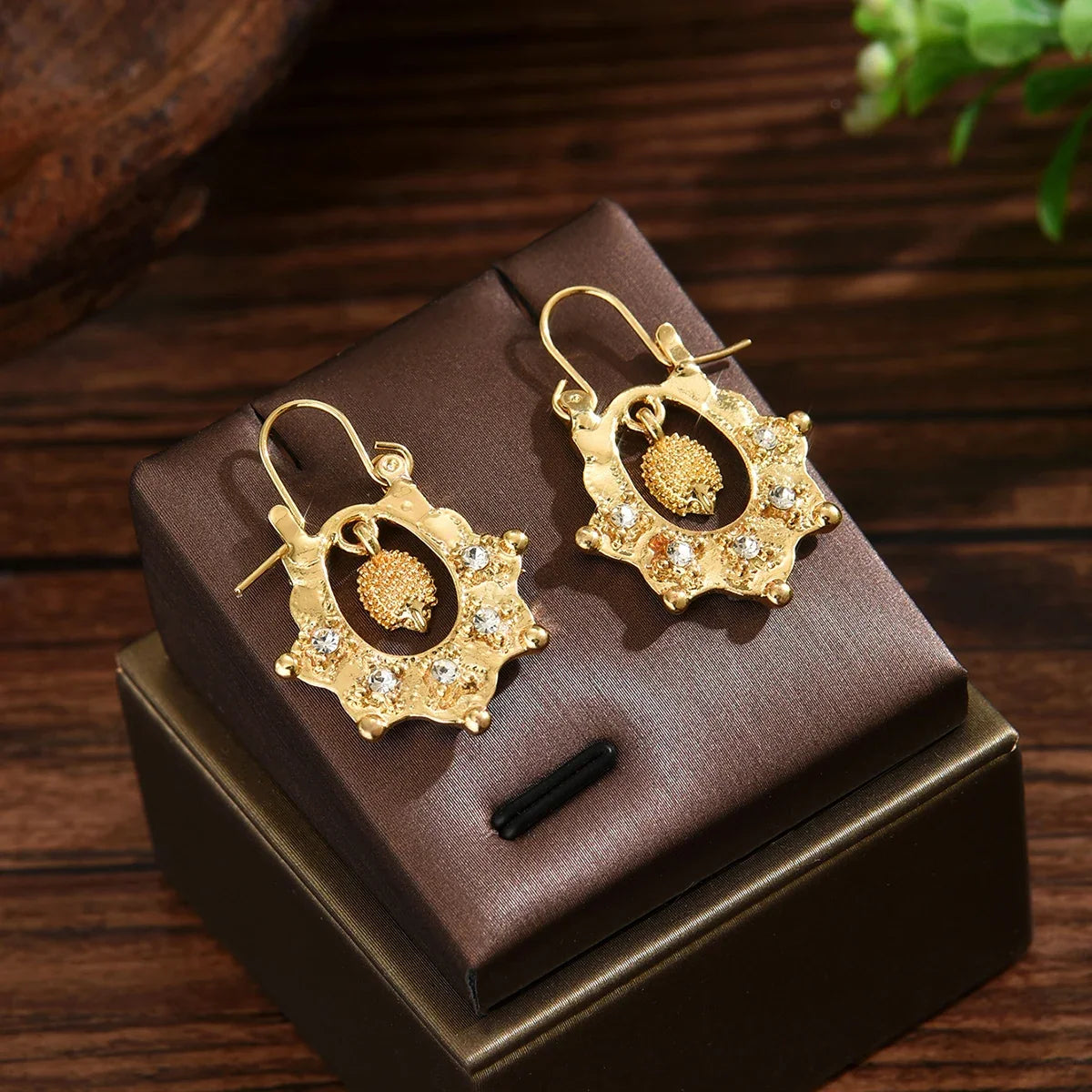European And American Exaggerated Ear Ornaments, Gothic Punk Dark Style, Retro Dragon-Sleeved Ear Rings