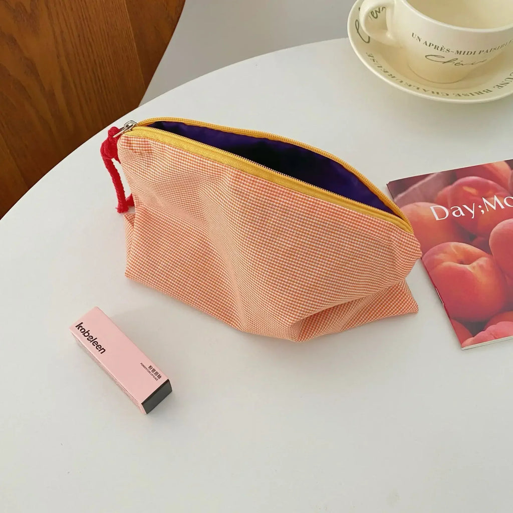 Large-Capacity Plaid Women's Makeup Bag Portable Ins Style Cosmetic Storage Organizer for Skincare Travel Essentials Daily Use