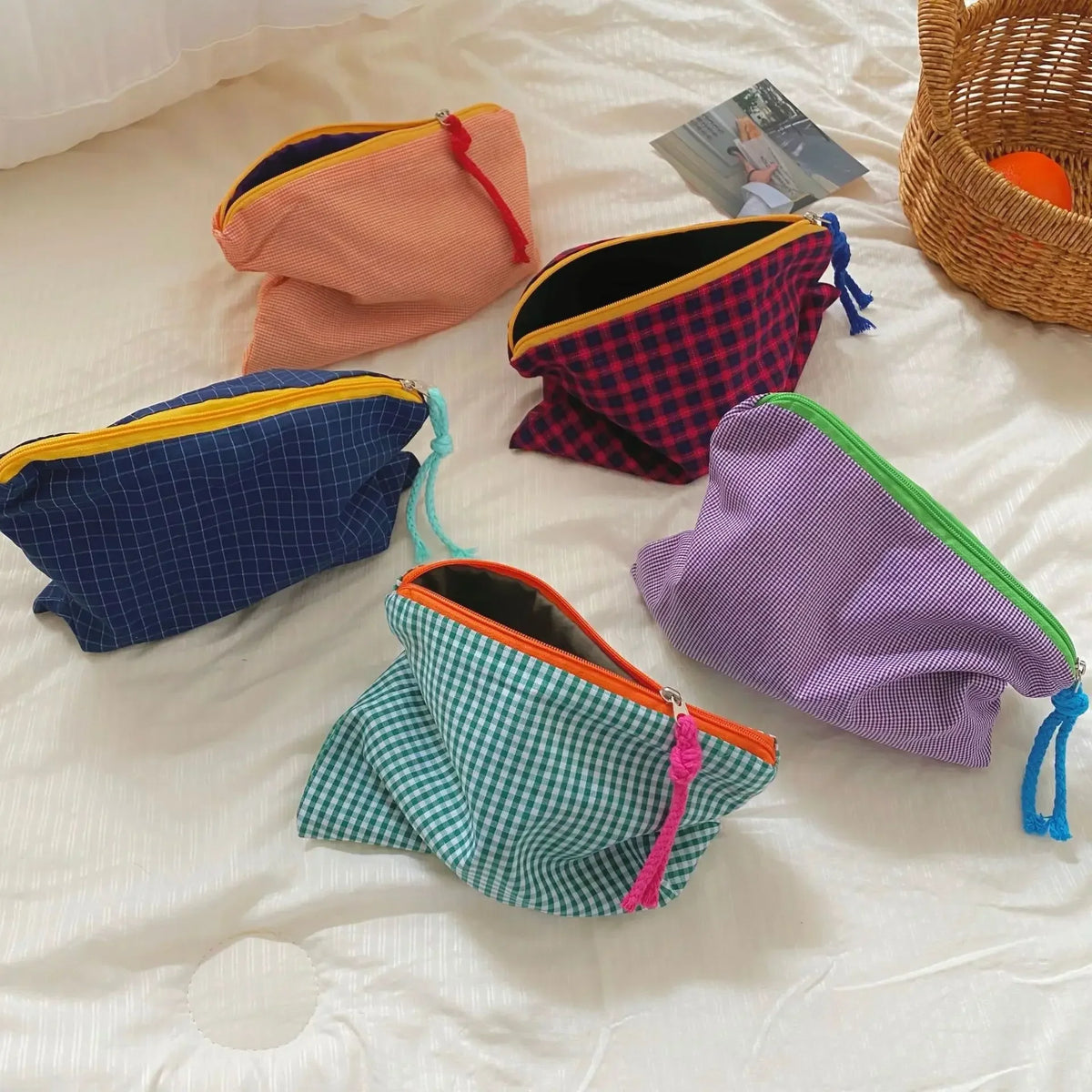 Large-Capacity Plaid Women's Makeup Bag Portable Ins Style Cosmetic Storage Organizer for Skincare Travel Essentials Daily Use