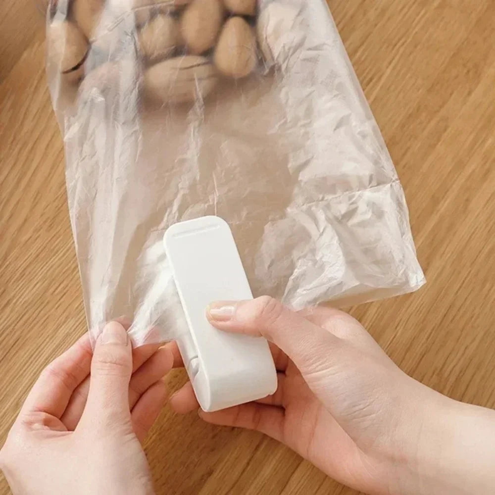 Kitchen Handheld Snack Sealer Snack Bag Clips Plastic Bag Sealer For Freshness Machine Package Sealer Food Bag Closure Packing