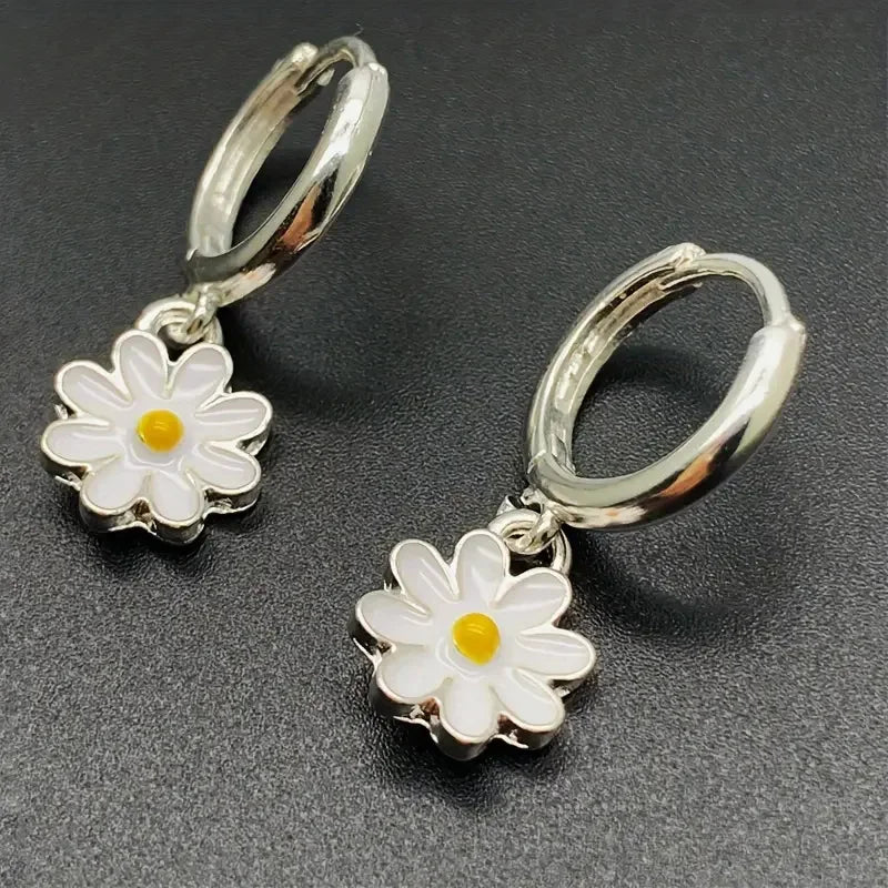 Huitan Chic Little Daisy Pendant Earrings Lady Graceful Everyday Jewelry Sweet Fresh Style Silver Color Delicate Accessories